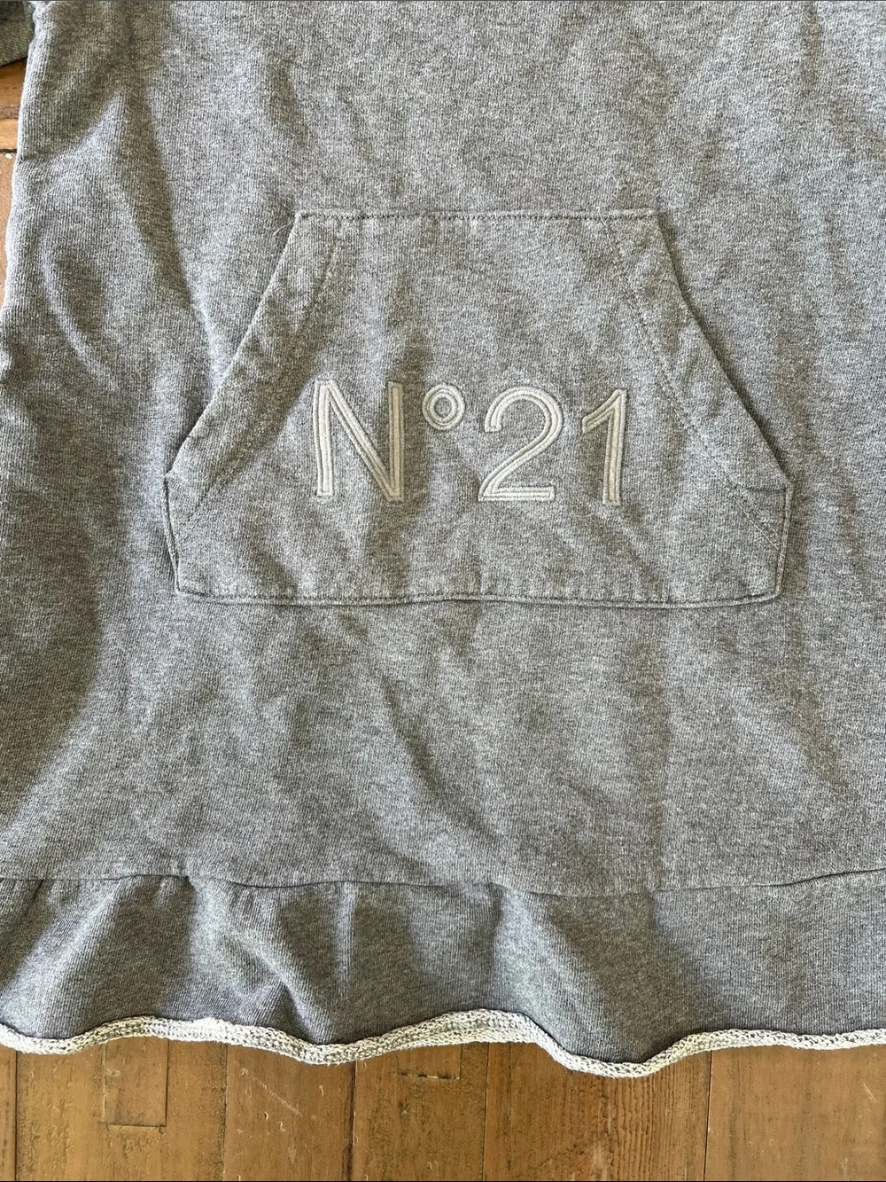No. 21 gray raw hem ruffled sweatshirt dress girls 6 logo pocket